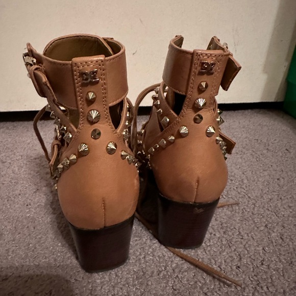 Camel color bootie with gold studs - Picture 2 of 4